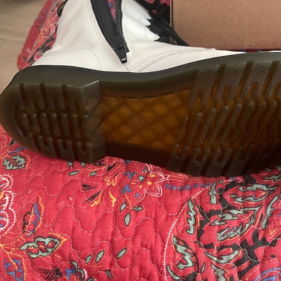 Dr. Martens White and Black Men's Boots Box included - Picture 7 of 8